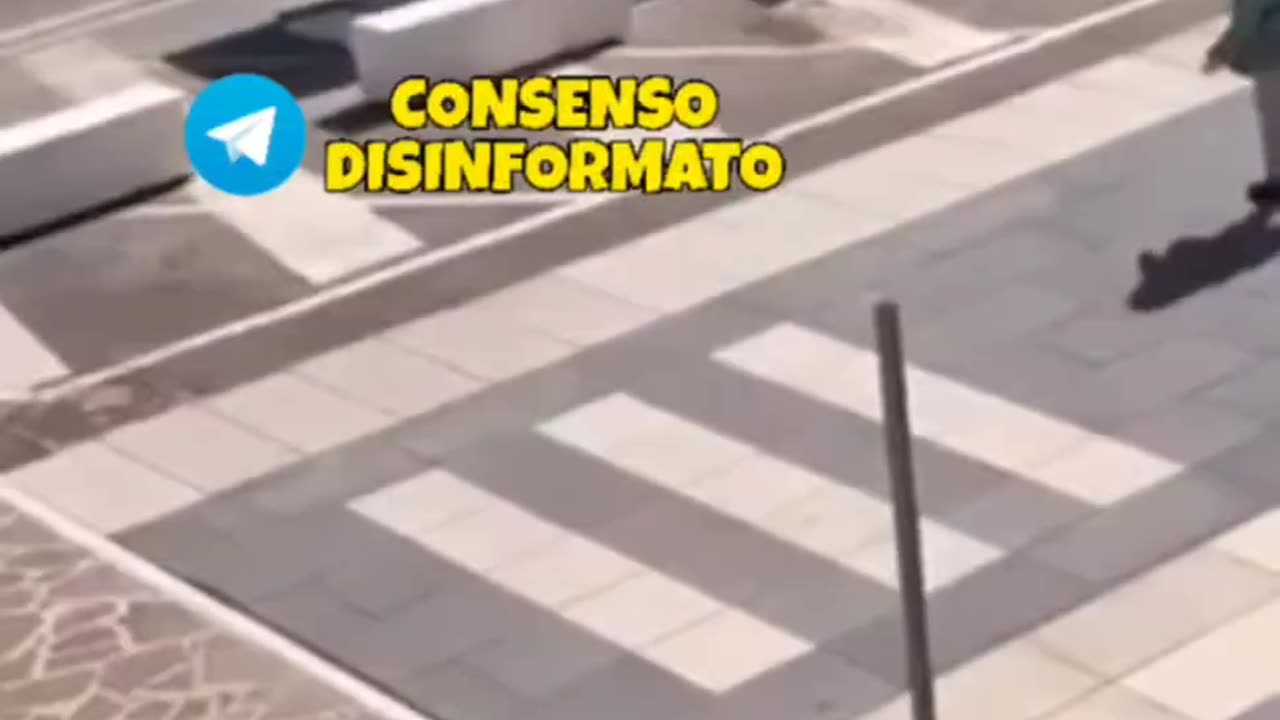 🇮🇹 Maggio 2021 - Lo multano perché era senza mascherina.