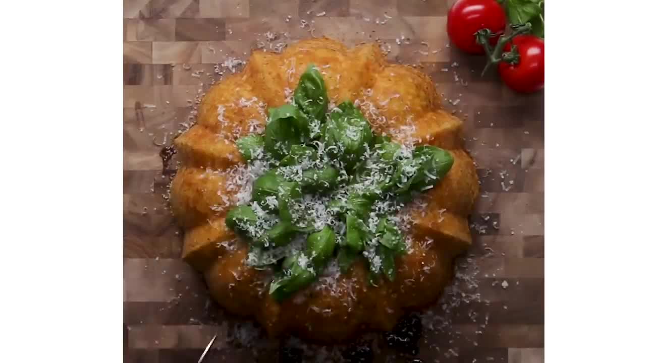 GARLIC KNOT CHICKEN ALFREDO RING