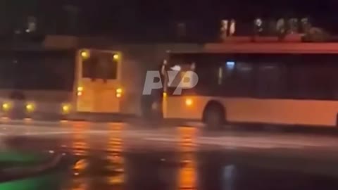 ΦΩΤΙΑ ΛΟΓΩ ΜΠΛΑΚΑΟΥΤ ΣΕ ΛΕΩΦΟΡΕΙΟ ΣΤΗΝ ΟΥΚΡΑΝΙΑ