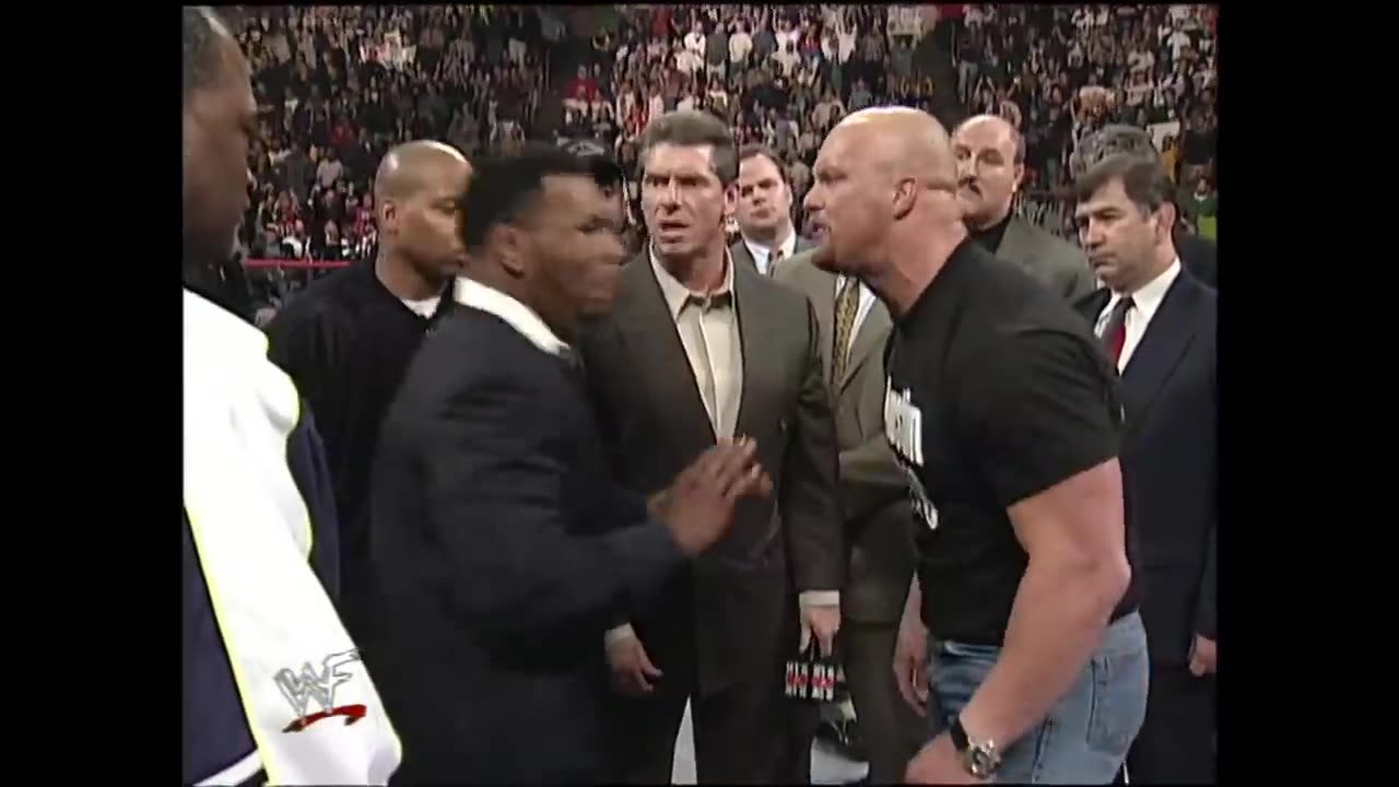 Steve Austin provoca Mike Tyson