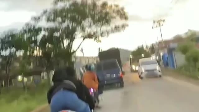 Bagai dunia milik berdua yg lain ngontrak ya 😂 . Video by jambakbayaria .