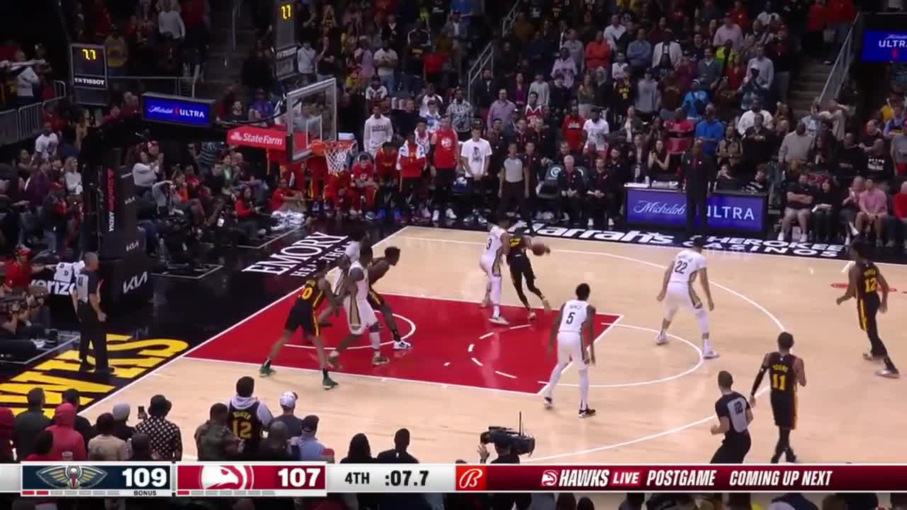 Dejounte Murray drains a tough jumper to tie the game with 4.1 secs left