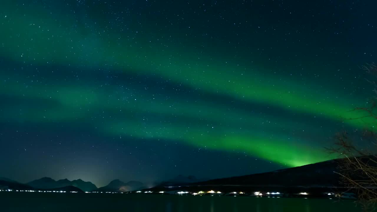 Video about the Earth's beauty (and the Northern Lights)