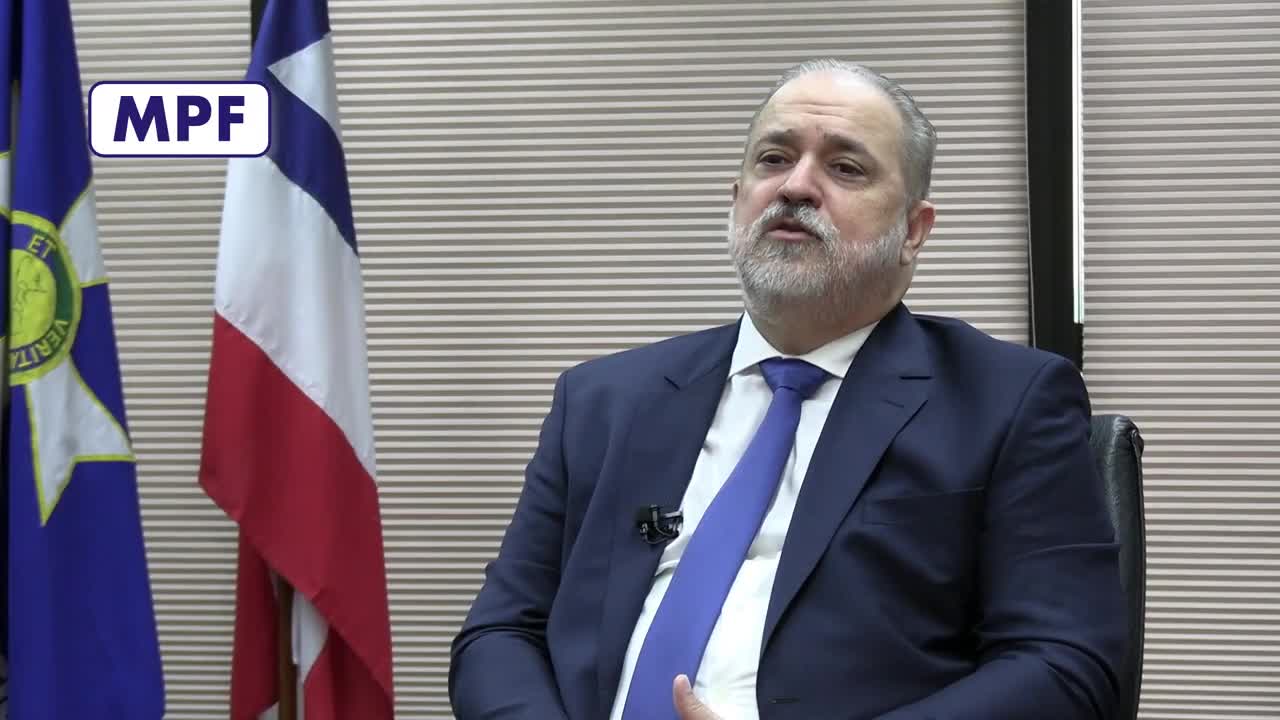 Aras critica criminalização da política e diz que prioridade é combater crime organizado