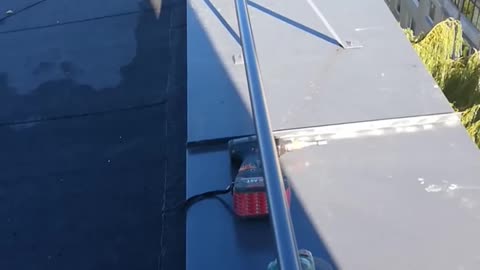 Fixing of roof fences