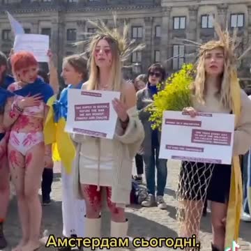 Ukrajinský propagandistický kompars pro západní média v Amsterodamu