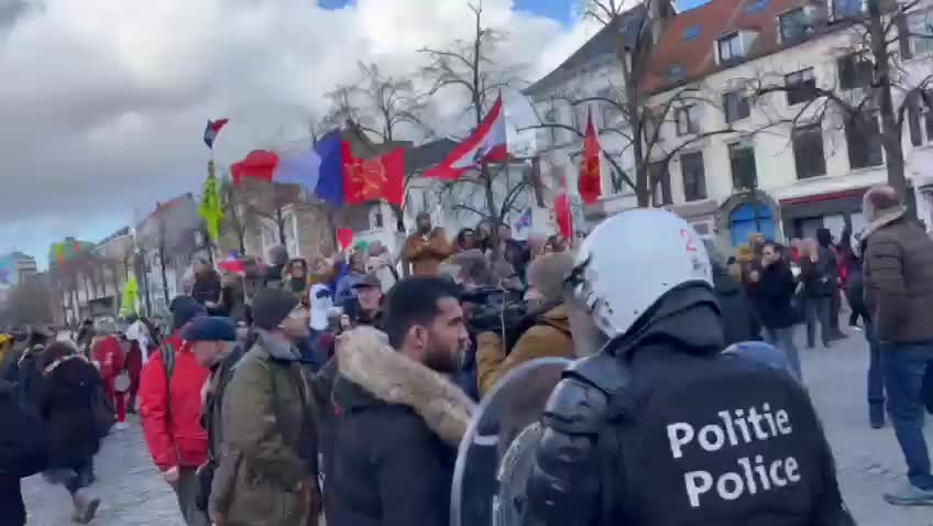 First Convoy reaches Brussels
