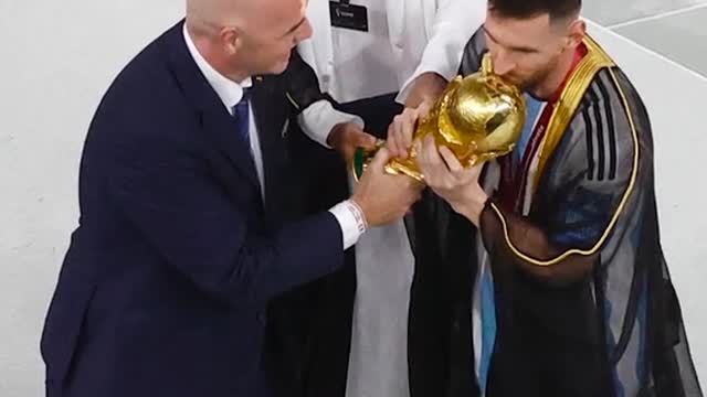 Messi of Argentina stood proudly as the Emir of Qatar, and Sheikh Tamim voted for him