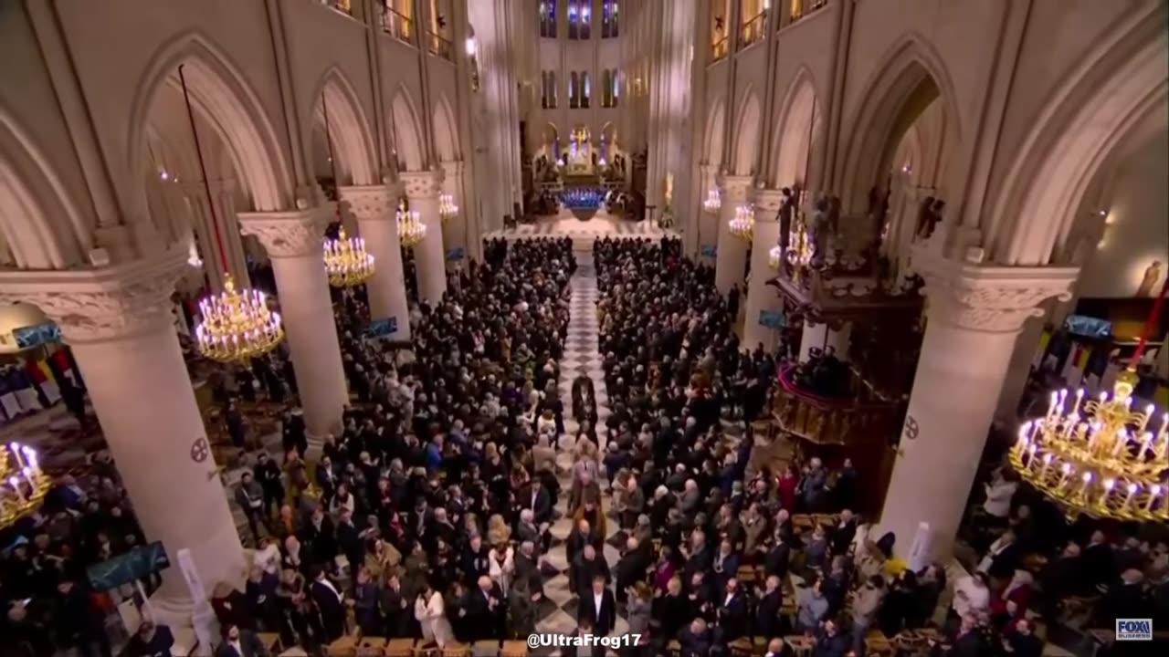 Zelensky wears green sweatshirt in Notre Dame Church reopening