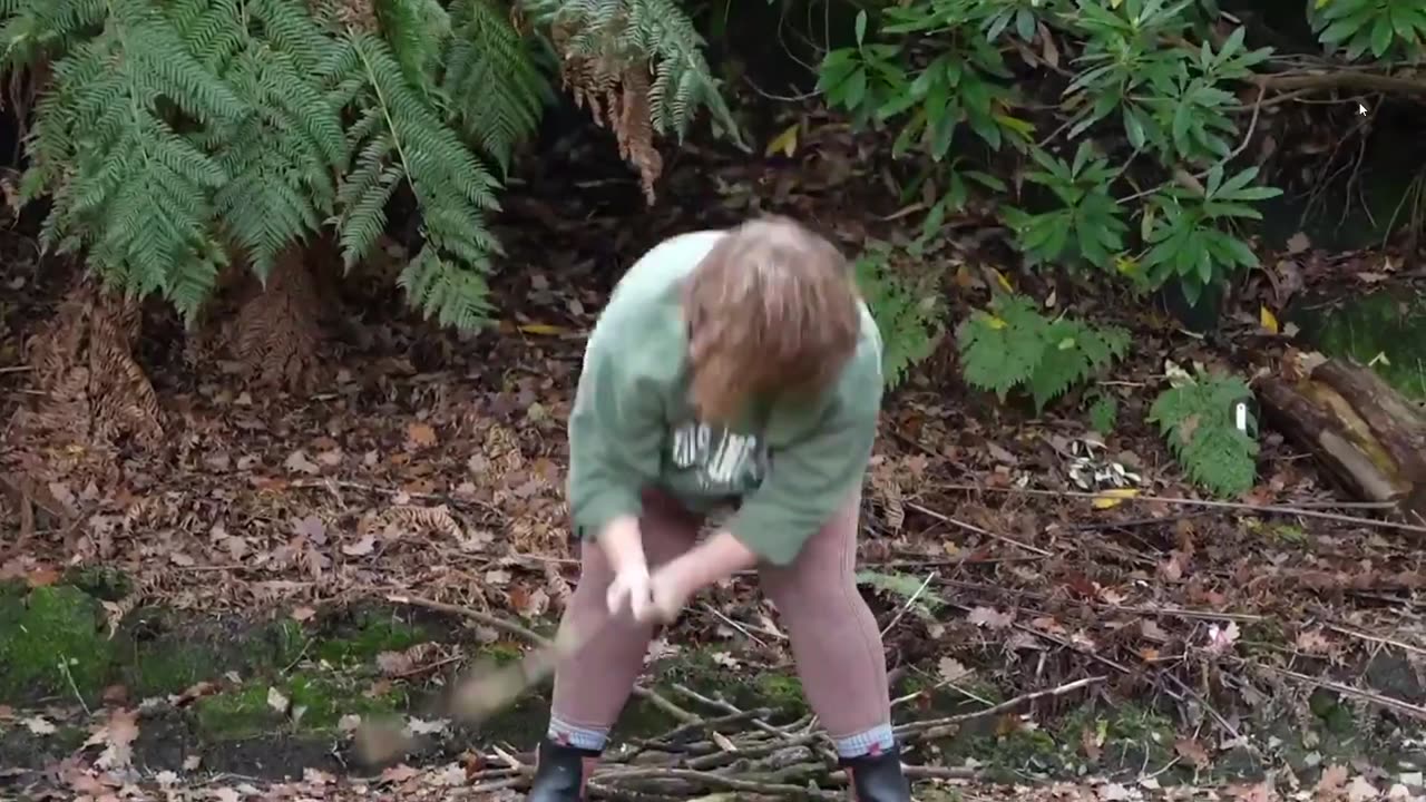 Lib women pay $4k to attend “Rage Ritual” retreat where they scream and bash sticks in Forest