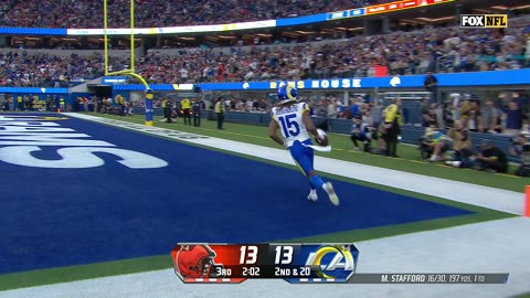 Stafford uncorks 30-yard sideline dime to Demarcus Robinson