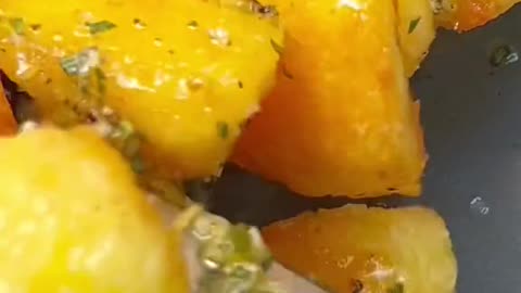 **"Crispy Honey Garlic & Rosemary Roast Potatoes: The Perfect Holiday Side Dish!"**