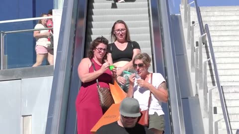 ESCALATOR WET FERT PRANK,!!