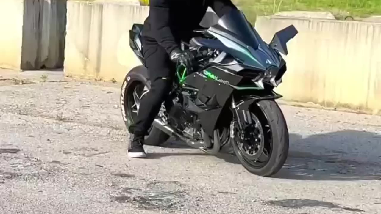 #Which Do You Prefer_! BE HONEST 😤 Squid Or Wear Gear_ Ninja H2