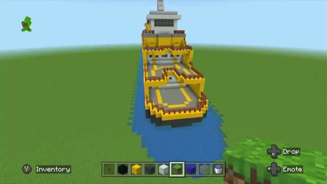 I BUILT A GOLDEN BOAT ON MINECRAFT!!!