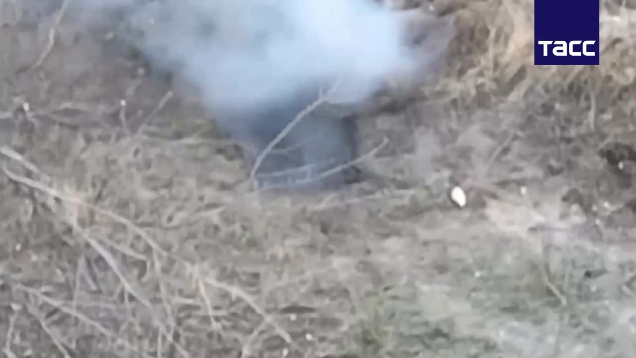 Russian fighters practicing on AFU positions with FPV drones in the Spornoye area.