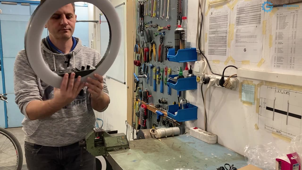 Unboxing and assembling a ring light
