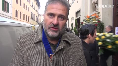 chi c'era al funerale a Pistoia del fascista e maestro massone della loggia massonica regolare del GOI PROPAGANDA 2 Licio Gelli del dicembre 2015? DOCUMENTARIO Licio Gelli morì ad Arezzo a 96 anni il 15 dicembre2015