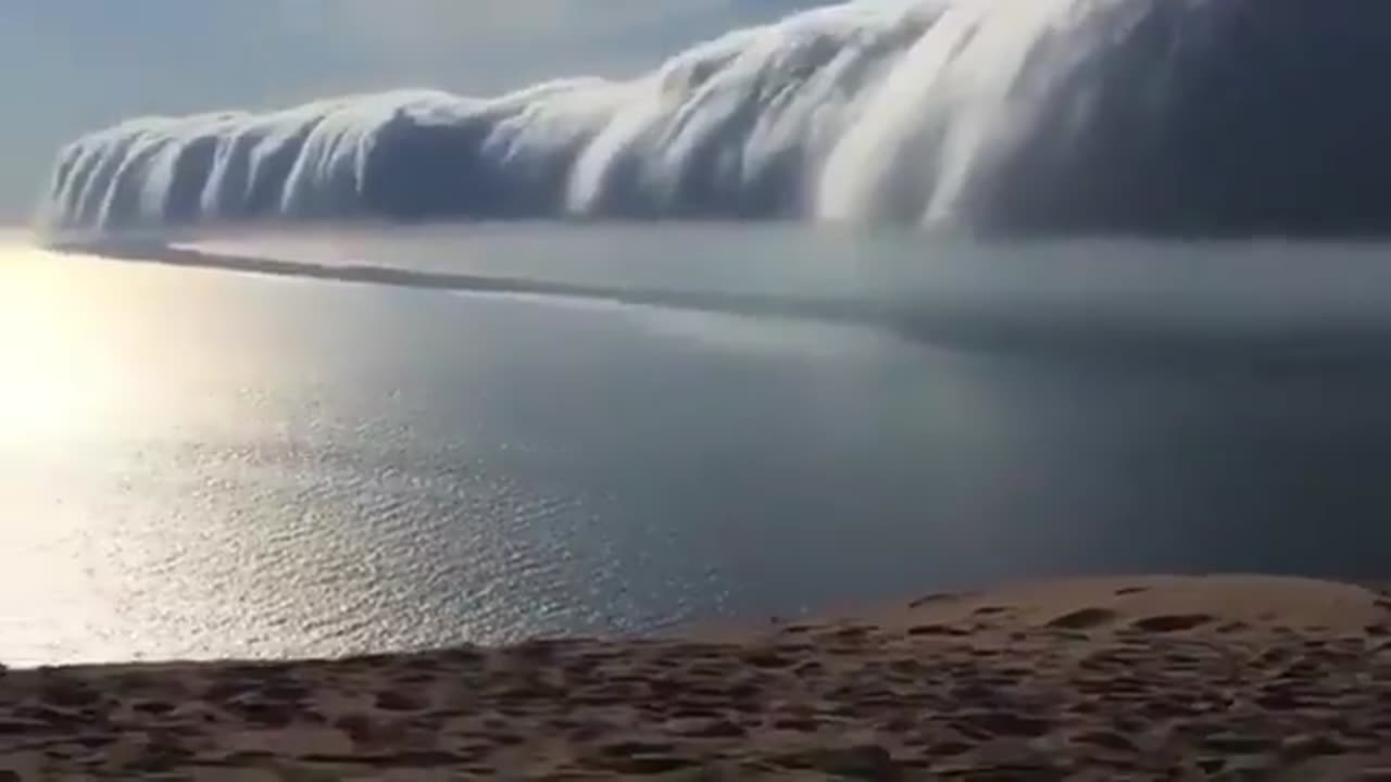 A stunning roll cloud moving over Lake Michigan recorded by Ken Temple.