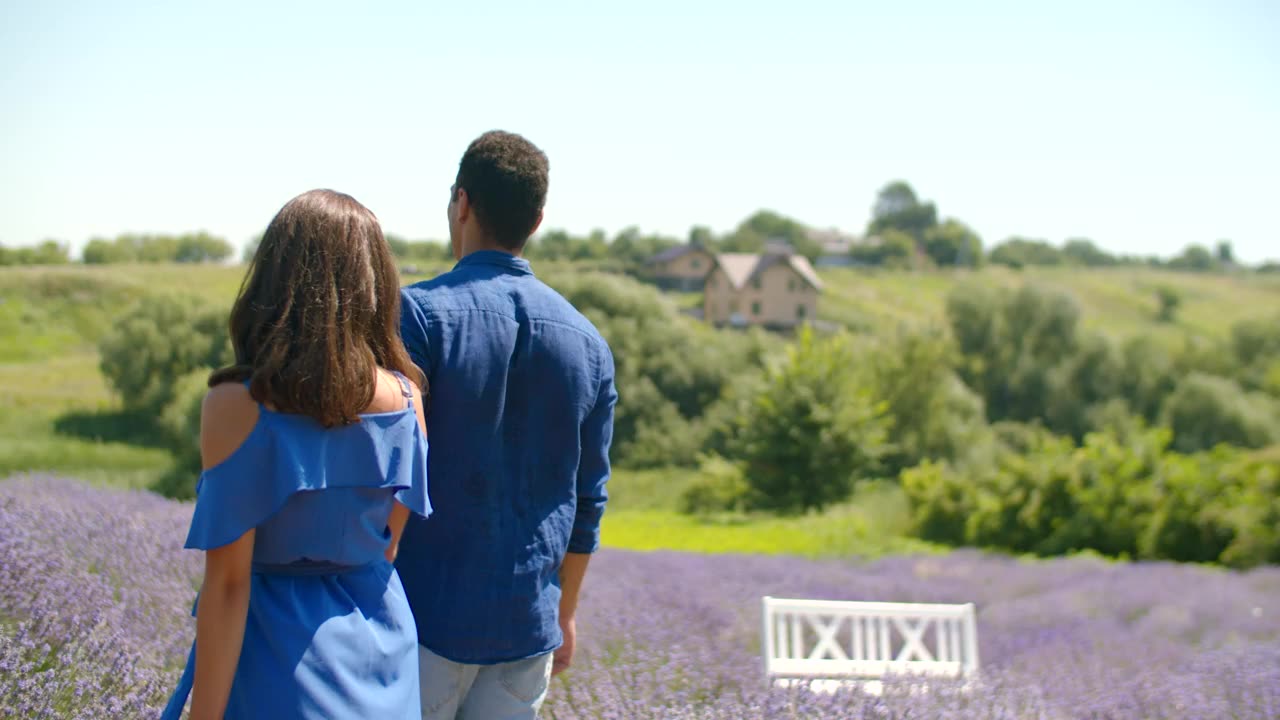 Lovers walking through a lavender field || lovely moment ❤️