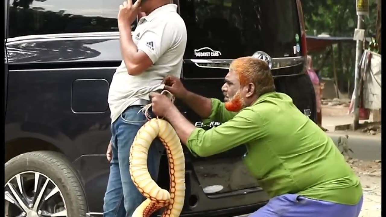 KING_COBRA_SNAKE_PRANK_ON_GRANDPA_Part_47_!__EMTIA