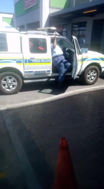 A parking disgrace: Min gespin cop filmed using a disabled bay