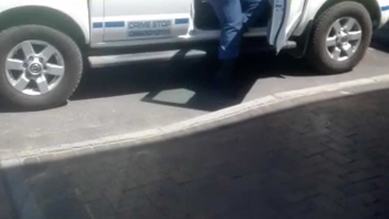 A parking disgrace: Min gespin cop filmed using a disabled bay