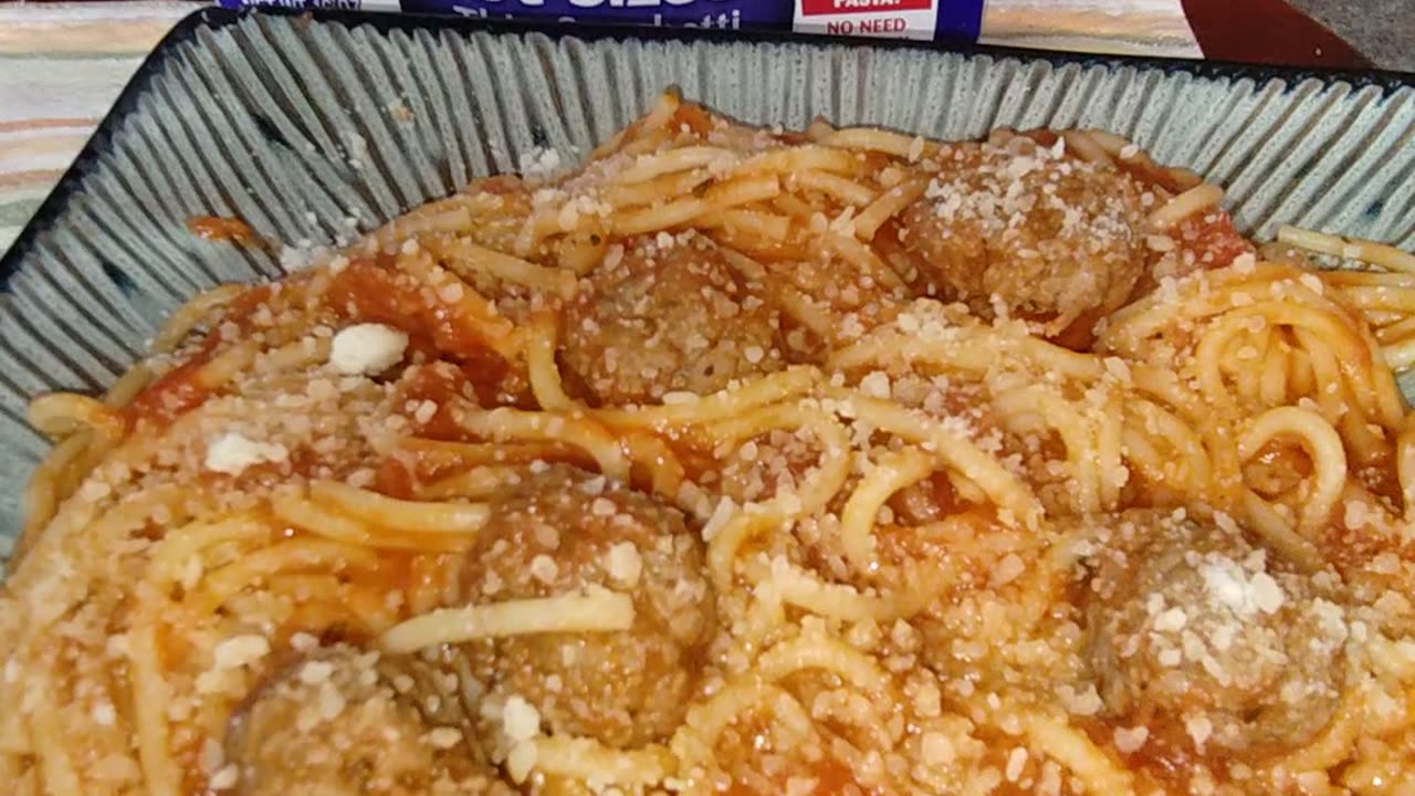 Eating Mueller's Pot-Sized Thin Spaghetti, Dbn, MI, 7/6/24