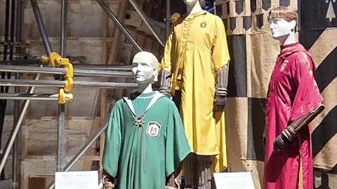 Spotting Errors: Robert Pattinson Mistake At The Making Of Harry Potter In Japan #harrypotter