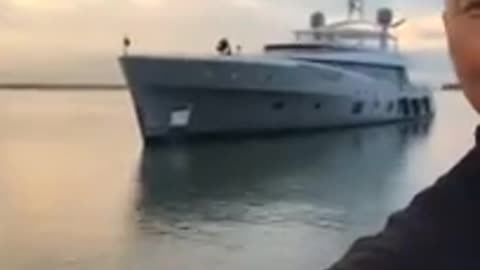 20180911 在船上与大家听音乐 并承诺给中国老兵捐两亿美元