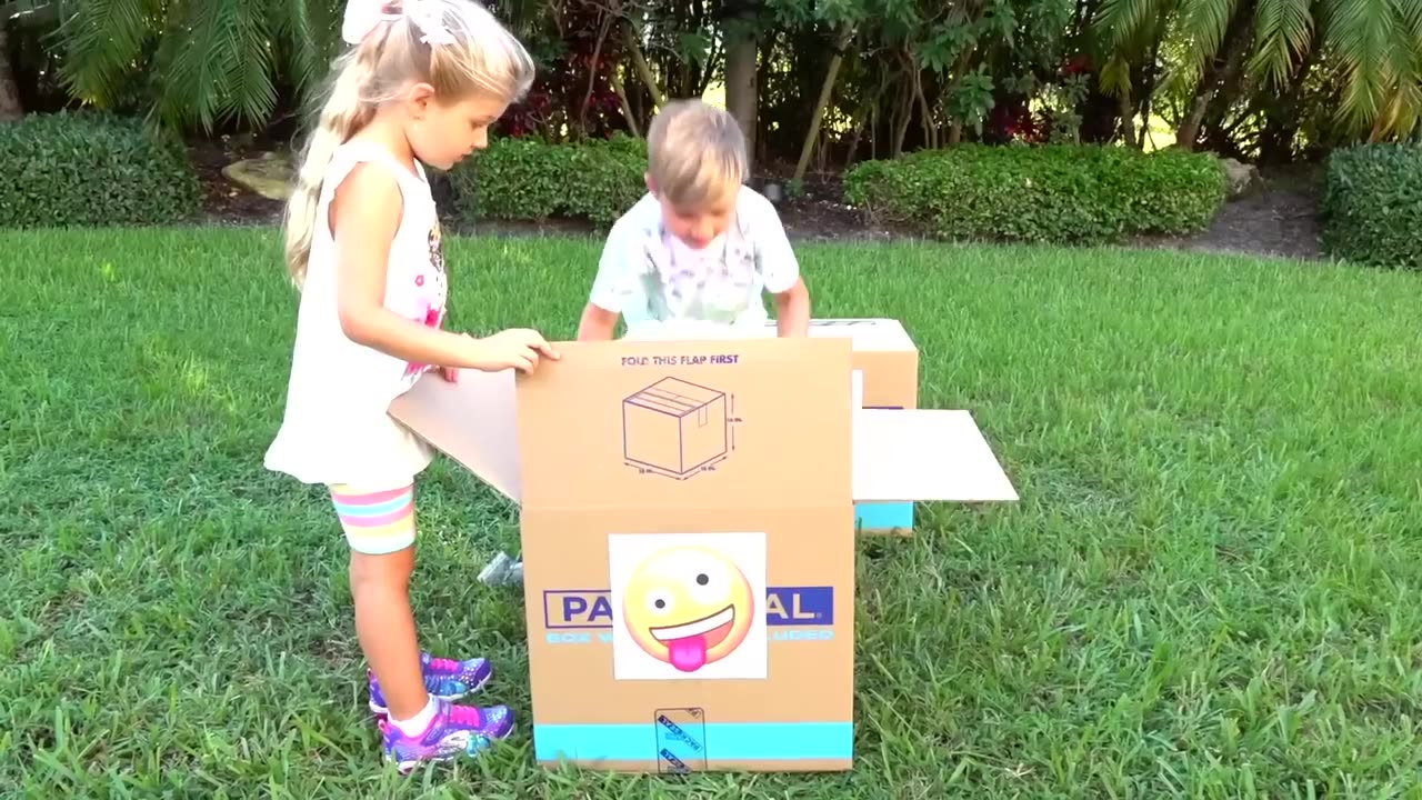 Diana and Roma Learn to share toys. Funny stories about slime