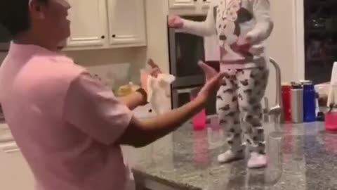 Little girl dancing with her dad 🎶