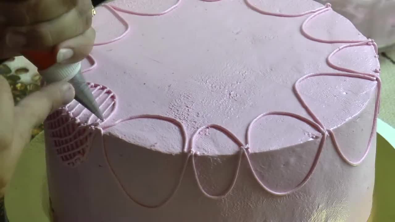 come decorare una torta con meringa italiana alla frutta