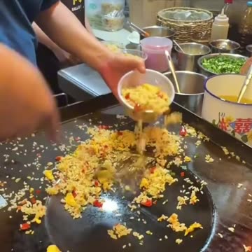 Stir Fried Rice With Eggs