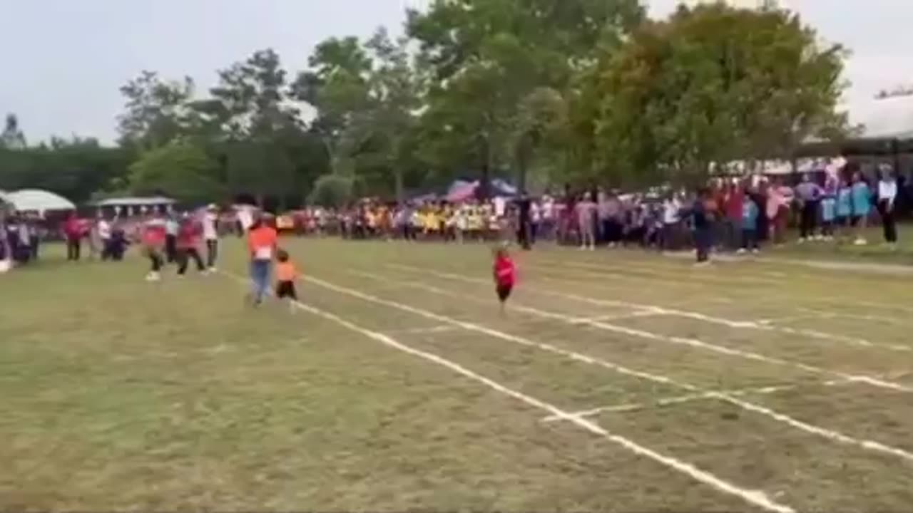 Not a fair race if you asked me 😂