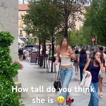 How tall do you think she is. 😁💃🏼😅