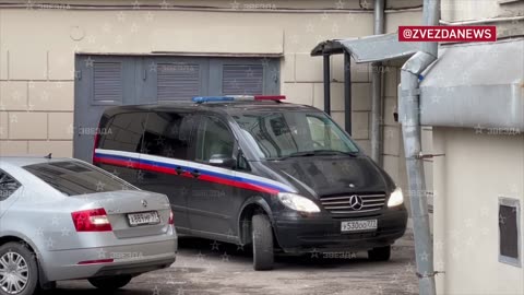 Man seen arriving at Moscow court likely to be detained WSJ reporter, local media says