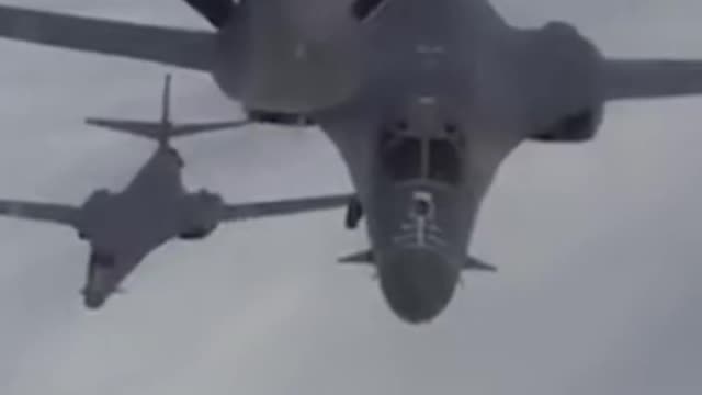 Mid-Air Refueling Rockwell B-1 Lancer | #Shorts