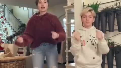 This EASY DANCE is going VIRAL!! ✨