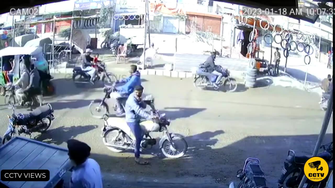 Movie style robbery in karachi #robbery#violence#lawlessness#armedrobbery#guns#gangs#crime#automaticweapons#shootout#criminals#heist