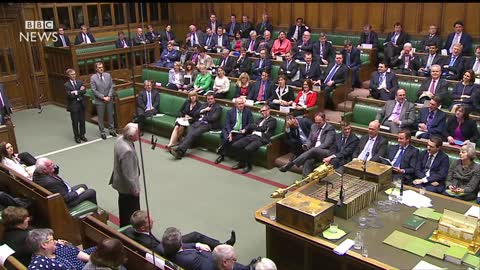 Dennis Skinner kicked out of Commons for calling David Cameron _dodgy Dave_ - BBC News