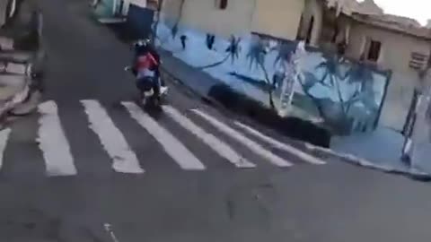 Forget all the other police chase scenes you've seen, this is unreal
