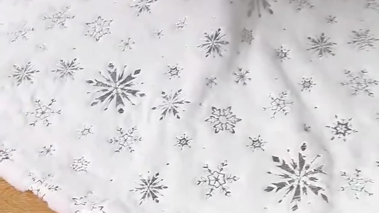 Snowfall Bliss Christmas Tree Skirt