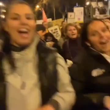 Feministas: "¡Qué pena me da que la madre de Abascal no pudiera abortar!"