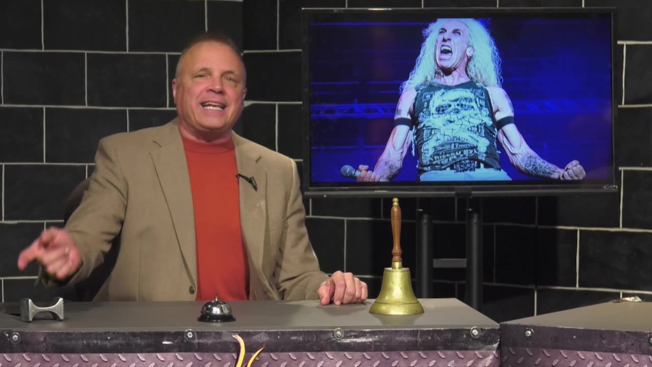 SISSY FIGHT!!! TWISTED SISTER Vs TRANNIES