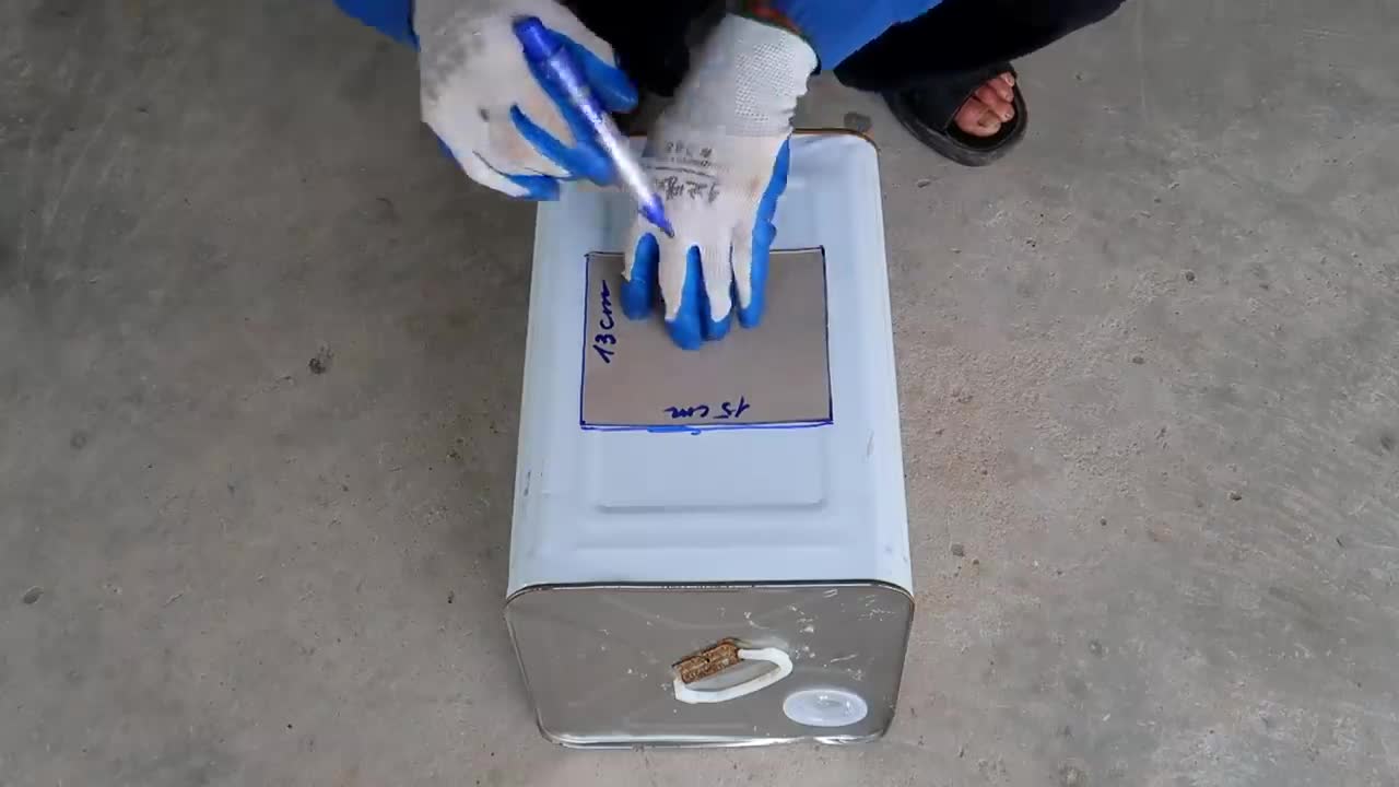 The idea of making a wood stove from an old iron box