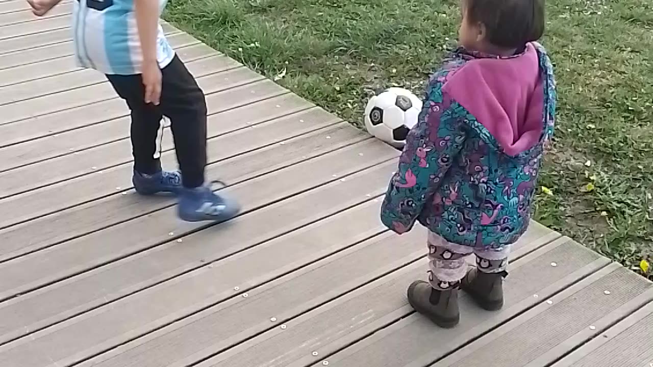 KIDS PLAY FOOTBAL