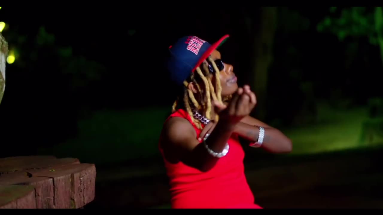 Karole Kasita and Feffe Bussi lock lips on camera