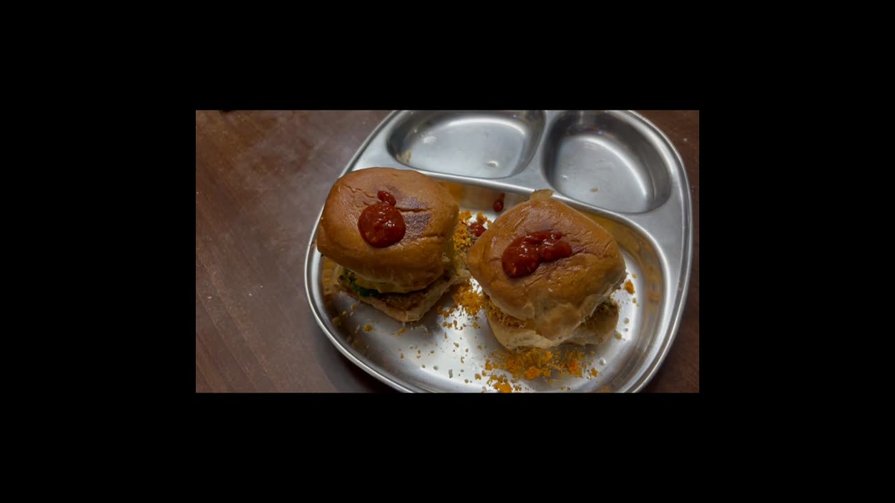 Air fried vada pav with sukha chutney and whole wheat pav