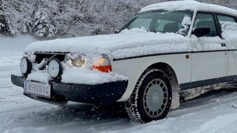 Volvo 240 Snow Fun